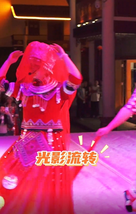 5.9：把云霞裁成裙摆，将星芒缀作银饰，娇阿依们本就是大地上行走的传说~#变装#非遗娇阿依#民族风#阿依河景区#东方浪漫@重庆文旅集团