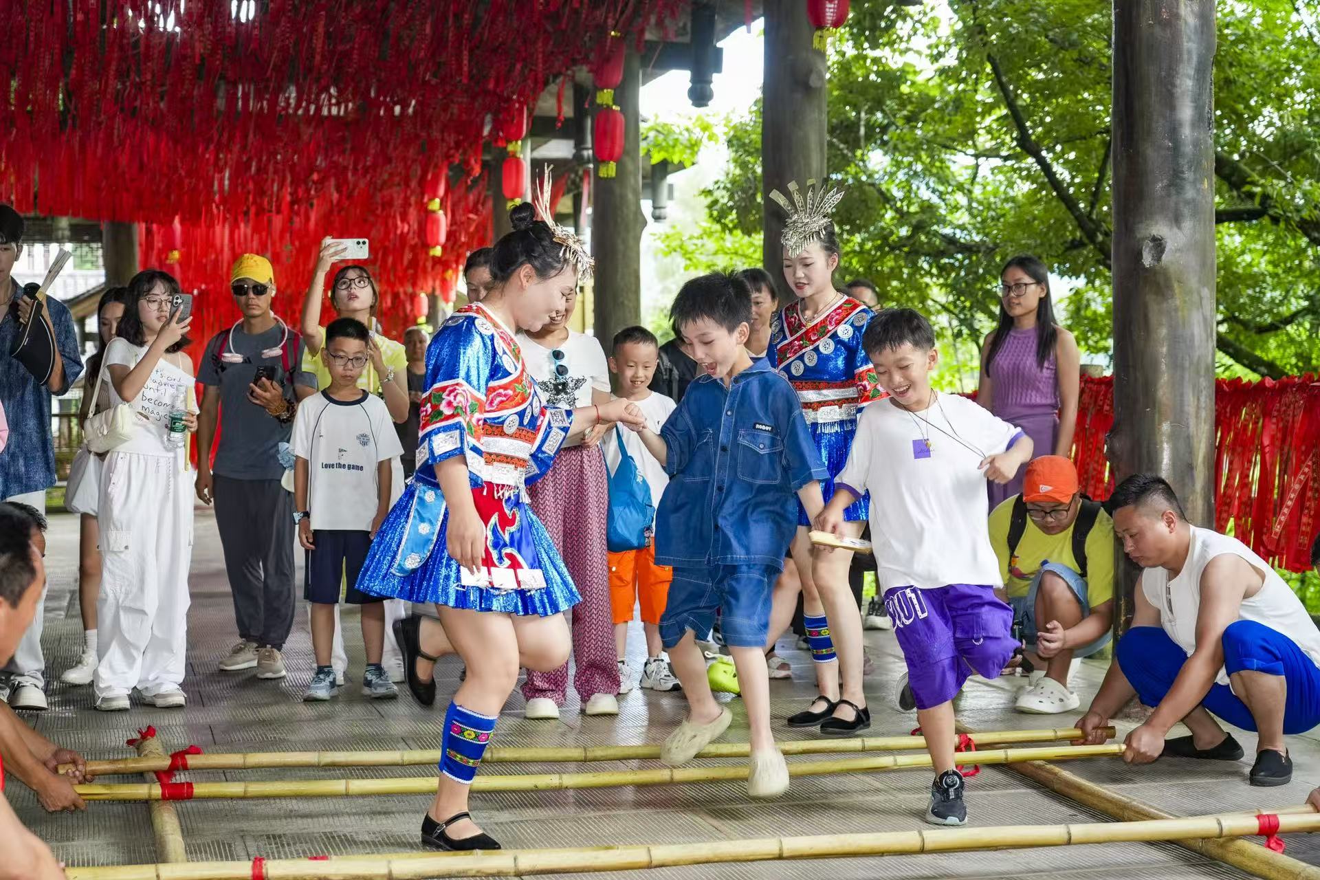 山水相逢，徒步寻秋：阿依河徒步季正当时，还有更多优惠福利！