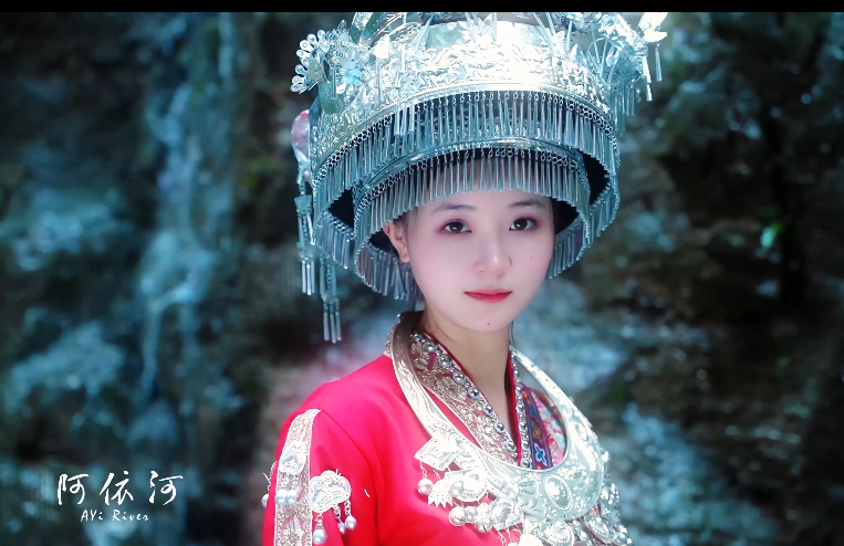 苗服一穿，娇阿依上线！#阿依河#寻访娇阿依#苗族